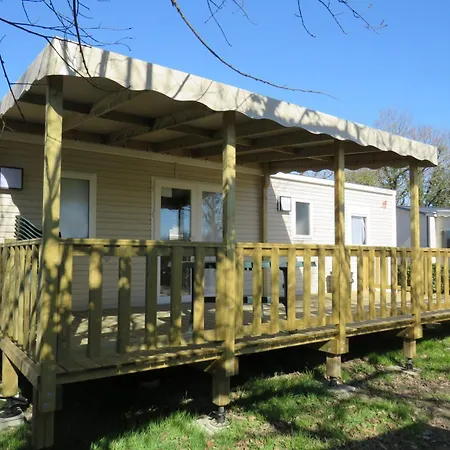 Les P'tites Maisons Dans La Prairie Campsite Sallertaine