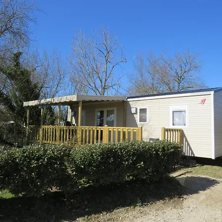 Les P'tites Maisons Dans La Prairie Campsite 3*