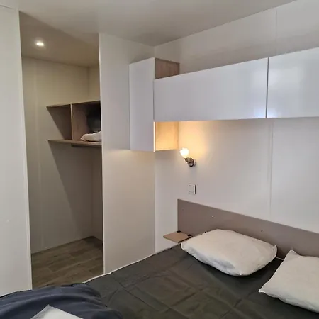 Les P'tites Maisons Dans La Prairie 3*