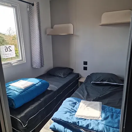 Les P'tites Maisons Dans La Prairie אתר קמפינג