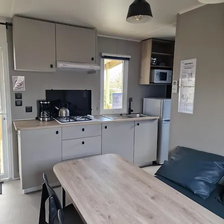 Les P'tites Maisons Dans La Prairie אתר קמפינג 3*