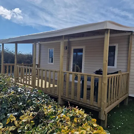 Les P'tites Maisons Dans La Prairie Campsite Sallertaine