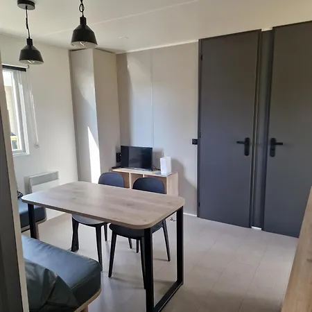 Les P'tites Maisons Dans La Prairie אתר קמפינג 3*