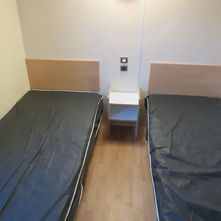 Campsite Les P'tites Maisons Dans La Prairie 3*