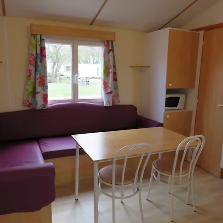 Les P'tites Maisons Dans La Prairie Camping 3*