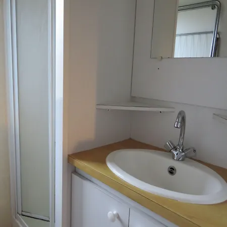 אתר קמפינג Les P'tites Maisons Dans La Prairie Sallertaine