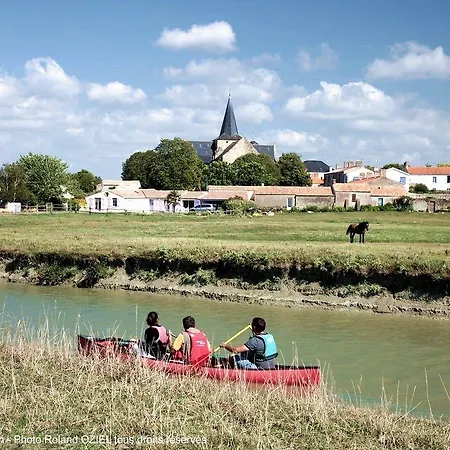 אתר קמפינג Les P'tites Maisons Dans La Prairie Sallertaine