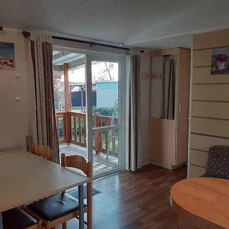 Les P'tites Maisons Dans La Prairie 3*