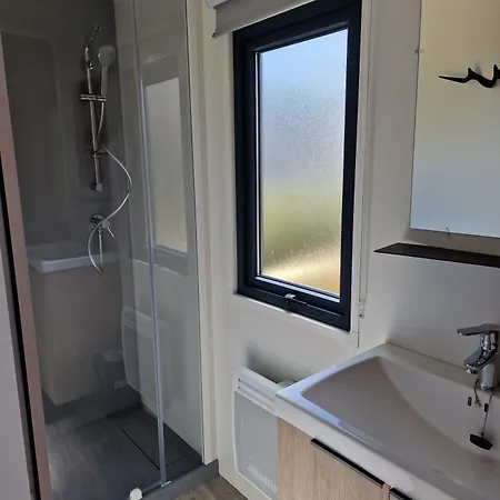 Les P'tites Maisons Dans La Prairie אתר קמפינג 3*