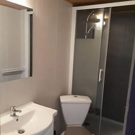 Les P'tites Maisons Dans La Prairie אתר קמפינג Sallertaine