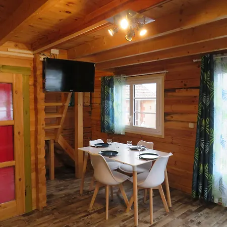 Camping Les P'tites Maisons Dans La Prairie