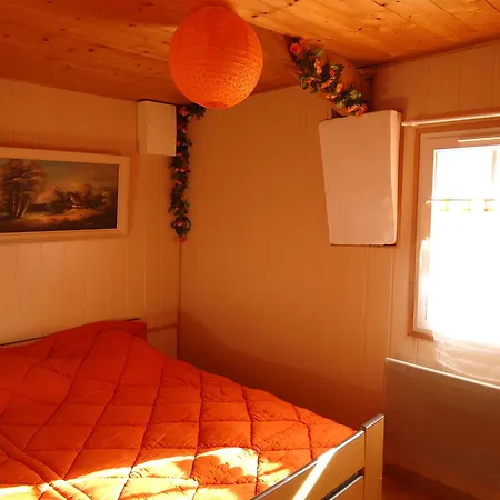 Les P'tites Maisons Dans La Prairie Campsite Sallertaine