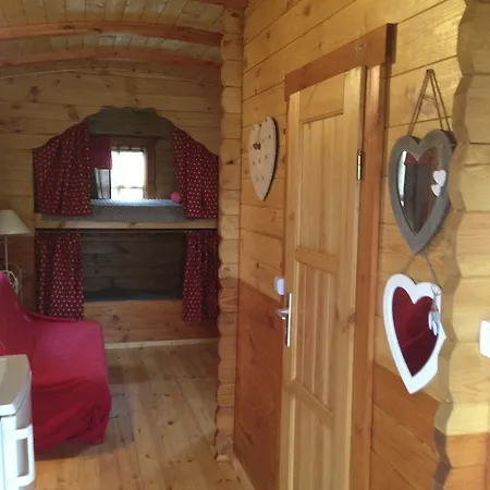 Les P'tites Maisons Dans La Prairie אתר קמפינג Sallertaine