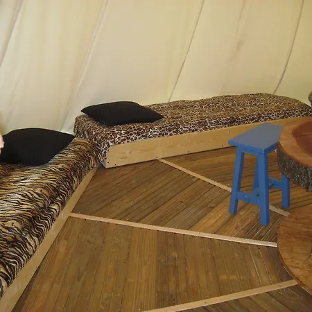 Campsite Les P'tites Maisons Dans La Prairie 3*