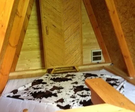 Les P'tites Maisons Dans La Prairie אתר קמפינג 3*