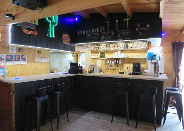 Les P'tites Maisons Dans La Prairie Camping 3*