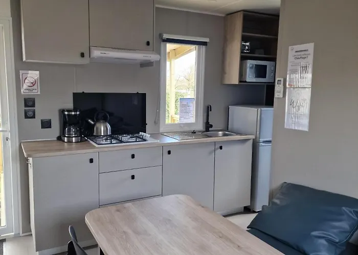 Les P'tites Maisons Dans La Prairie Camping 3*