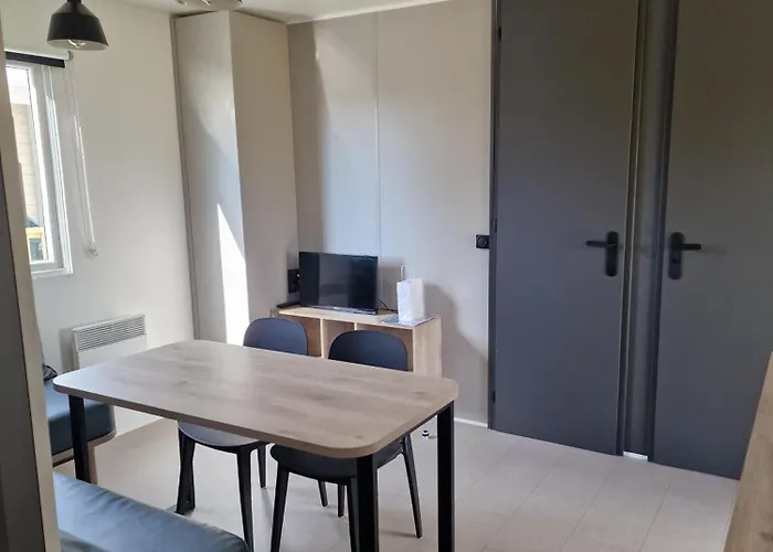 Les P'tites Maisons Dans La Prairie Camping 3*