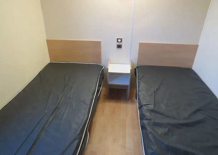 Camping Les P'tites Maisons Dans La Prairie 3*