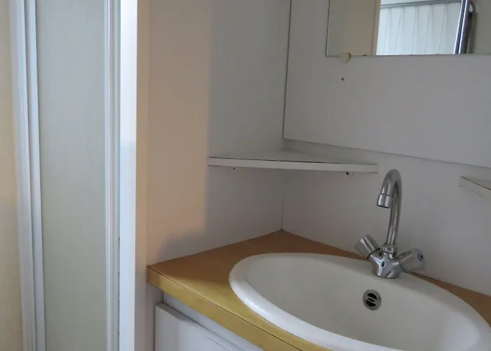 Camping Les P'tites Maisons Dans La Prairie Sallertaine