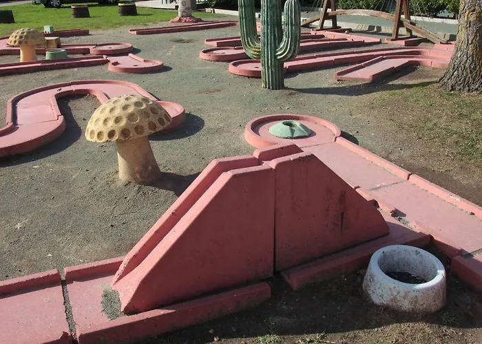 Les P'tites Maisons Dans La Prairie Camping Sallertaine