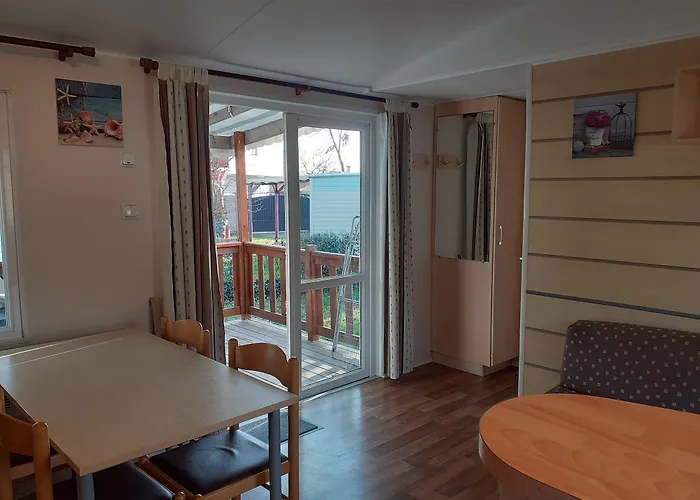 Les P'tites Maisons Dans La Prairie 3*