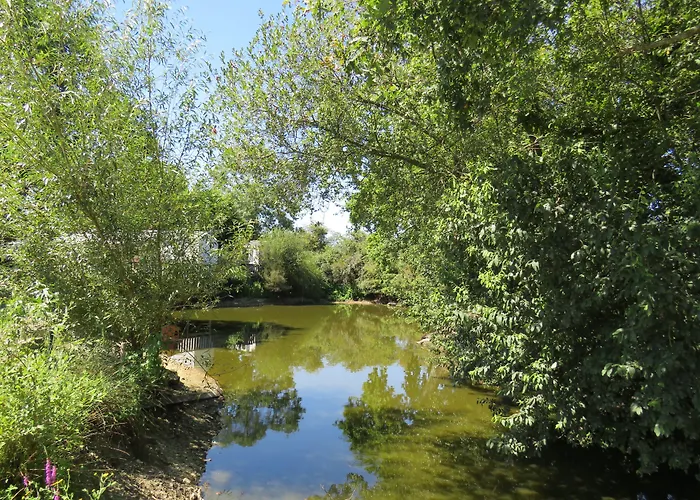 Les P'tites Maisons Dans La Prairie Camping 3*