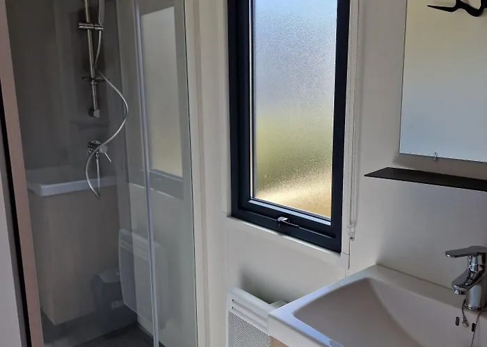 Les P'tites Maisons Dans La Prairie Camping 3*